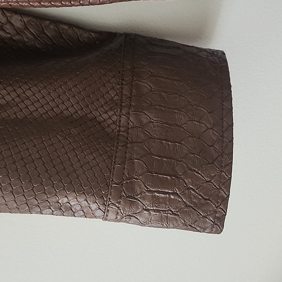 Aritzia Babaton Pellin Shirt Jacket Vegan Leather Brown Python Print Size Small - Picture 7 of 15